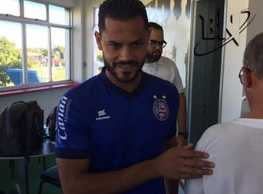 Com problema no joelho, Elton vai passar por cirurgia e fica fora por até 65 dias