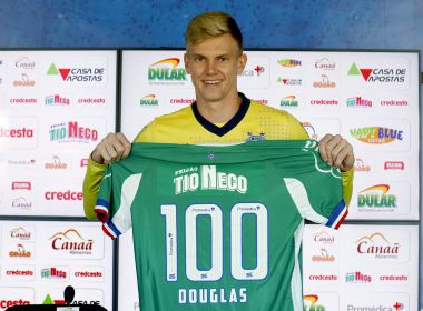 'Temos que ter desejo de vencê-los', diz Douglas sobre jogo contra o Palmeiras