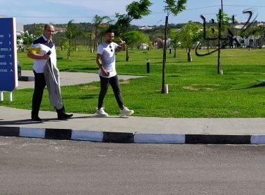 Novo reforço, Clayson se apresenta ao Bahia na Cidade Tricolor