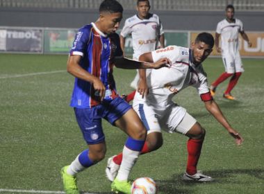 No apagar das luzes, Caíque decide e Bahia vence o Bahia de Feira