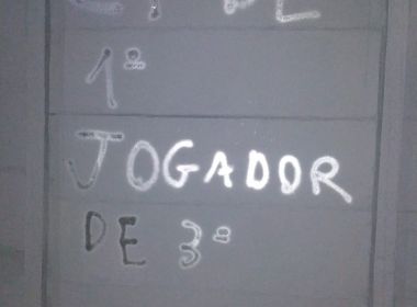 'Fora Cerri', 'Time sem vergonha' e 'sem garra': Muro do CT do Bahia é pichado após derrota
