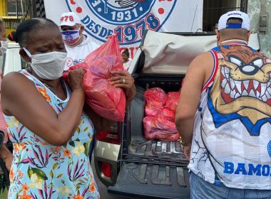 Organizada do Bahia entrega duas toneladas de alimentos em comunidade 
