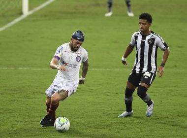 Rossi publica foto de pancada na cabeça e brinca: 'Saindo com três pontos'
