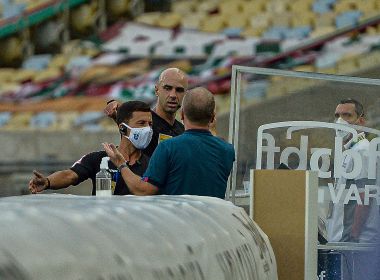 Árbitro relata declaração de Mano Menezes na súmula: 'Me senti ofendido'