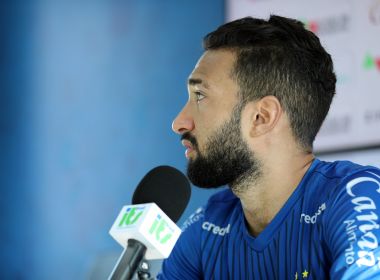 Fora dos planos, Clayson treina com o time de transição do Bahia