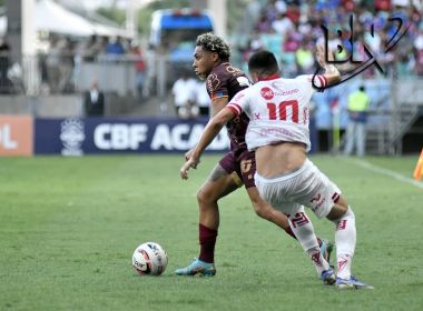 CBF divulga áudio do VAR em anulação de pênalti a favor do Bahia contra Vila Nova