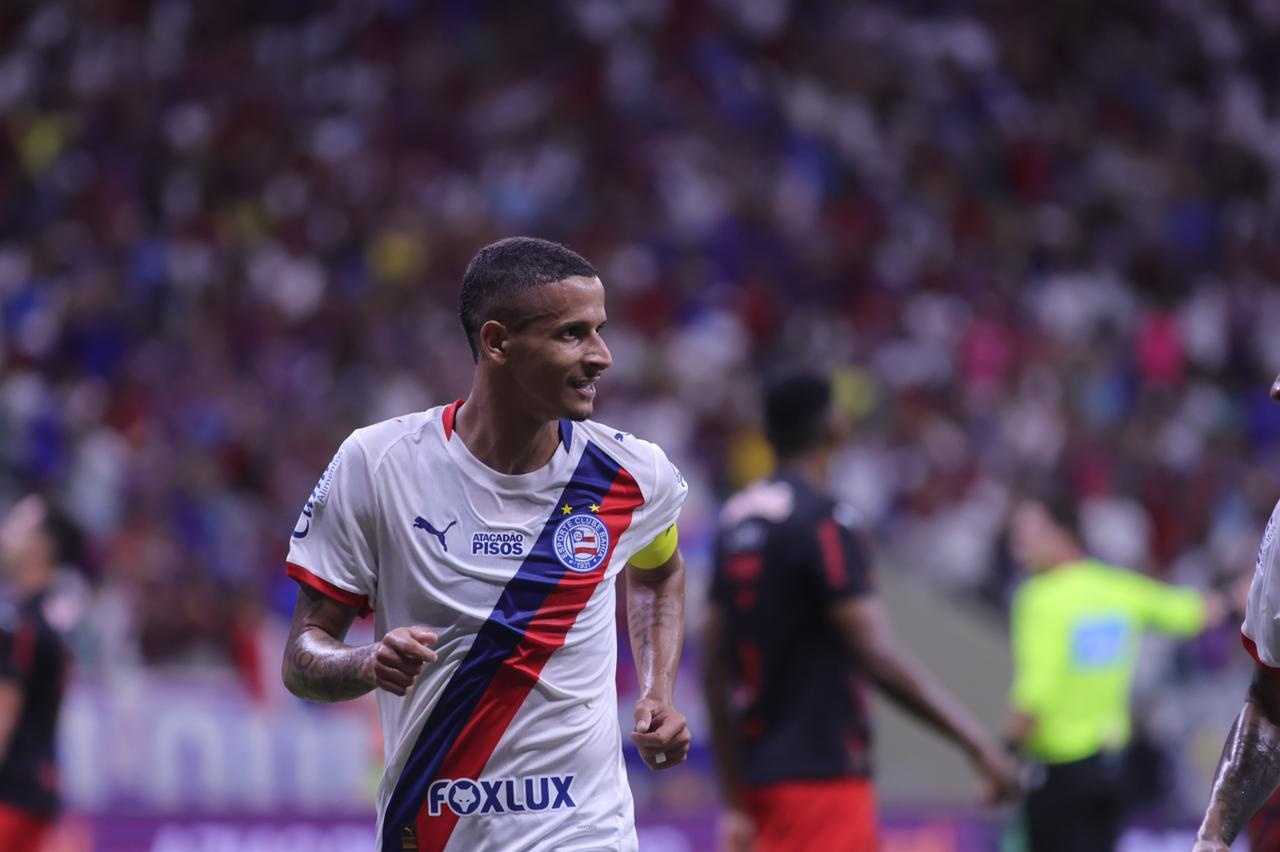 Aos gritos de 'É Seleção' para Juba, Bahia bate o Bragantino e assume 3ª colocação no Brasileirão