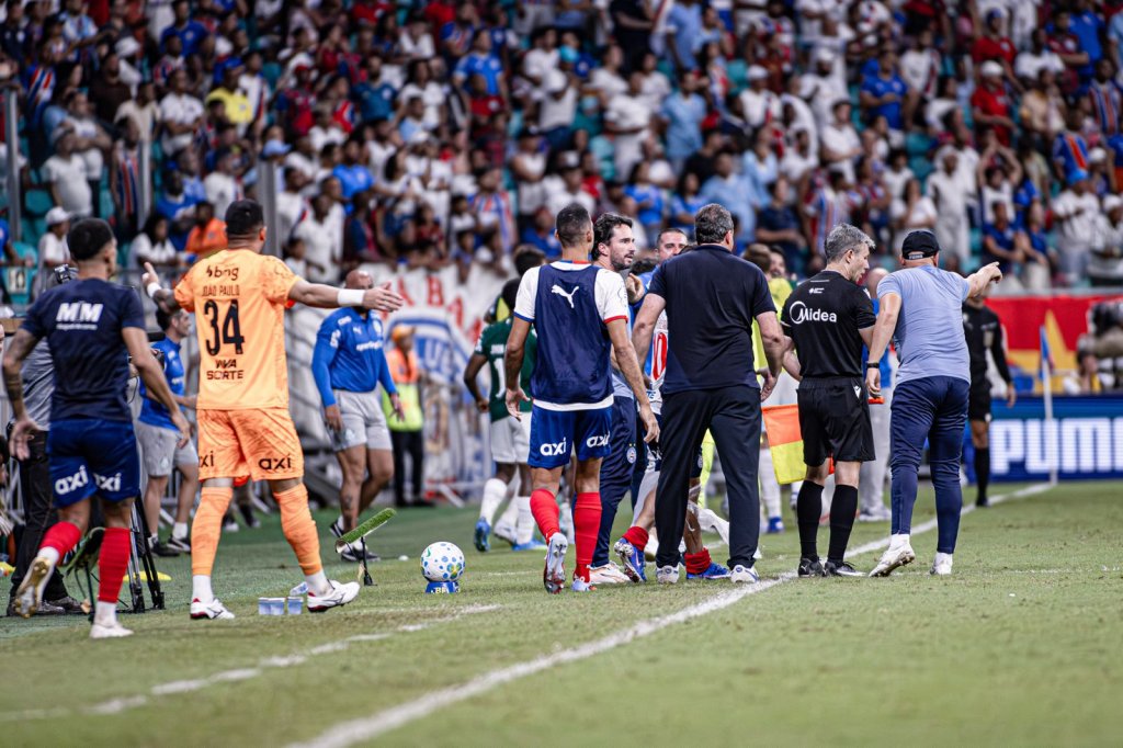 Série A 2026: Bahia lidera atrasos no retorno do intervalo; multa pode chegar a R$ 1 mil por minuto 9 arbitro%20fonte%20nova.