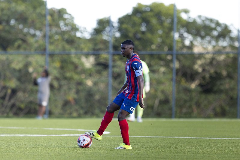 Bahia se consolida no topo em todas as frentes e figura no G-5 do masculino, feminino e Sub-20 11 Sidney em campo contra o Avaí