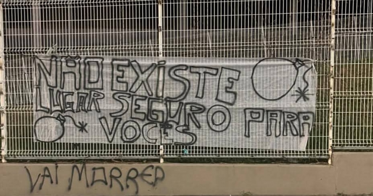 Faixas ameaçadoras causam tensão antes do jogo Bahia x Grêmio