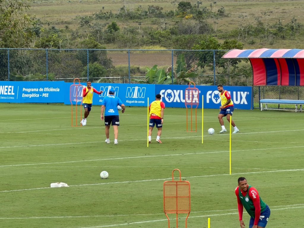 Com presença de jogadores da base, Bahia dá sequência a intertemporada; confira como foi 7 Treino Bahia -Alejo Vélez em atividade
