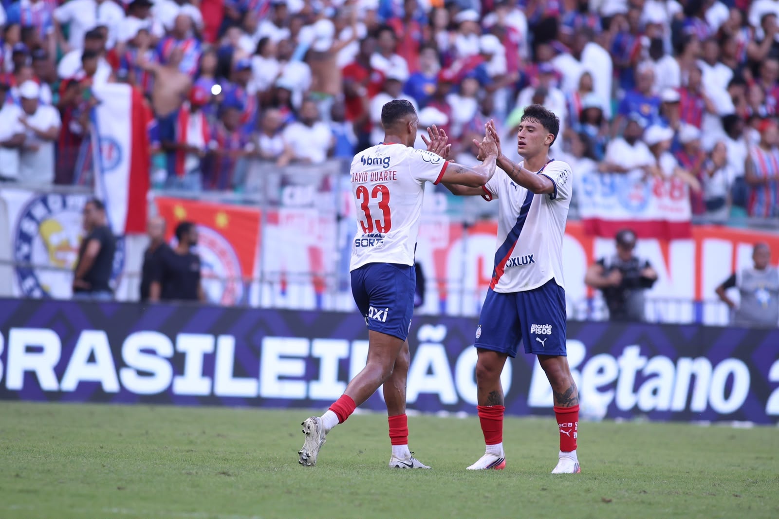 Em jogo tenso na Fonte Nova, Bahia fica apenas no empate contra o Corinthians