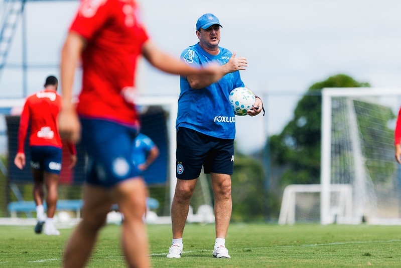 Everton Ribeiro e Ademir fazem trabalho especial, e Bahia encerra preparação para o Ba-Vi 508