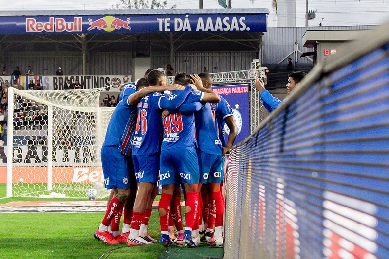 Bahia registra jogo de alta intensidade física contra o Bragantino; Kike Olivera bate recordes pessoais