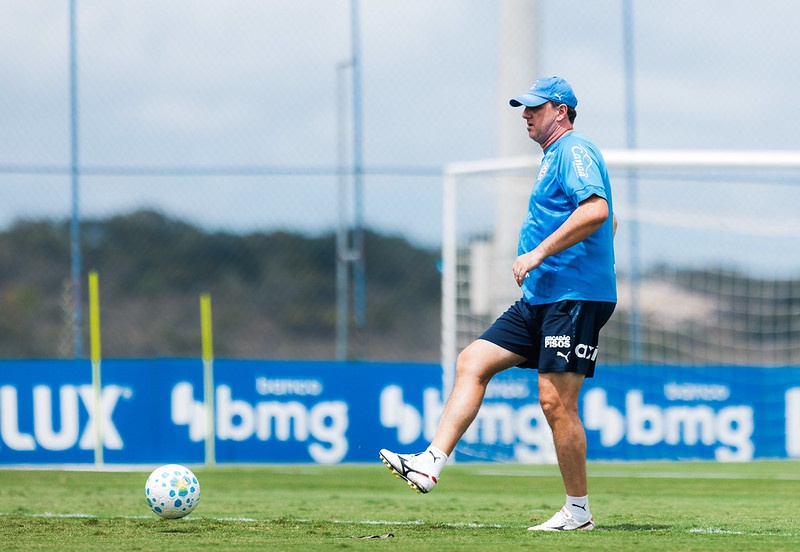 Michel Araújo inicia transição em treino do Bahia antes de duelo com o Palmeiras
