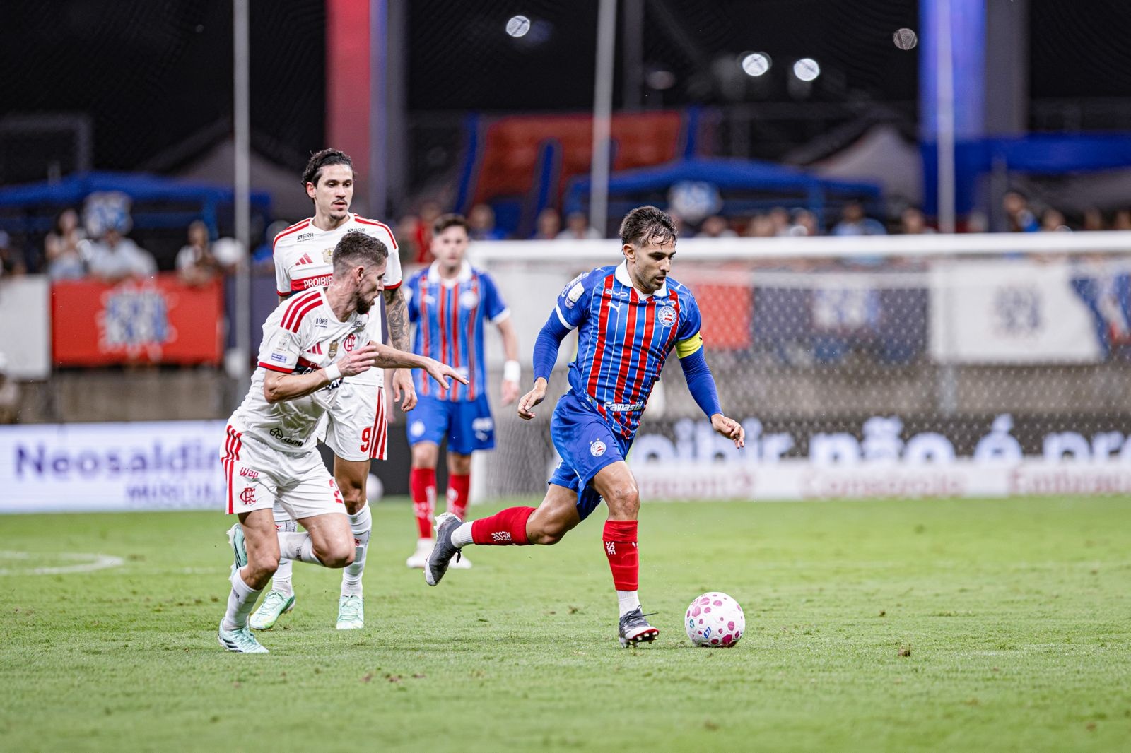 “Olé” na Fonte e G4 mais longe: Bahia perde para o Flamengo em jogo de erros individuais e pouca coletividade
