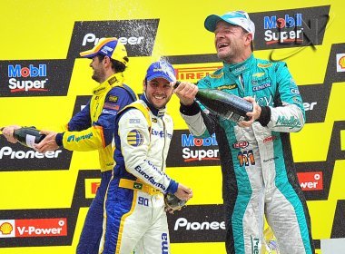 Stock Car: Com 'sambadinha', Barrichello festeja segundo lugar em Salvador