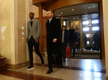 Talisca se apresenta à Seleção Brasileira em Moscou