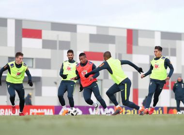 Brasil faz treino aberto apenas por 25 minutos e Tite não dá dicas sobre titulares