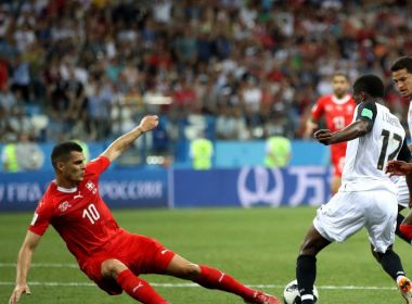 Xhaka rebate provocação de lateral sueco: 'Não comecei outro dia'