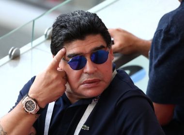 Maradona diz que treinaria Argentina de graça, que Brasil é favorito, mas critica Neymar