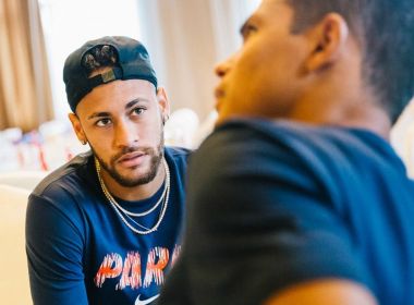 Neymar volta das férias e se reapresenta ao PSG na China 