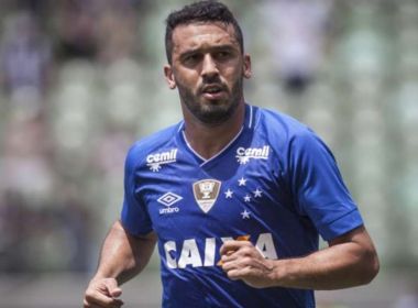 Com desconforto muscular, lateral do Cruzeiro deve ficar fora de jogo contra o Bahia