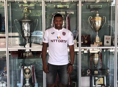 Após dois anos parado, Julio Baptista é anunciado por clube da Romênia