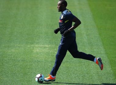 Aniversariante do dia, Bolt treina pela primeira vez em clube australiano