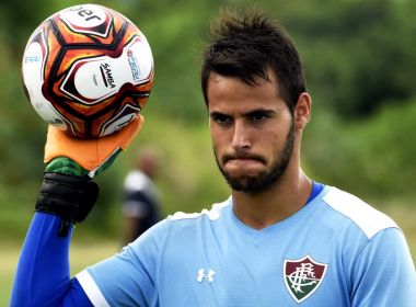 Goleiro do Fluminense passa por novo procedimento e ficará três semanas internado