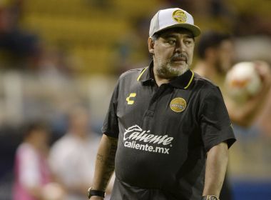 Irritado com arbitragem no México, Maradona promete ir à Fifa