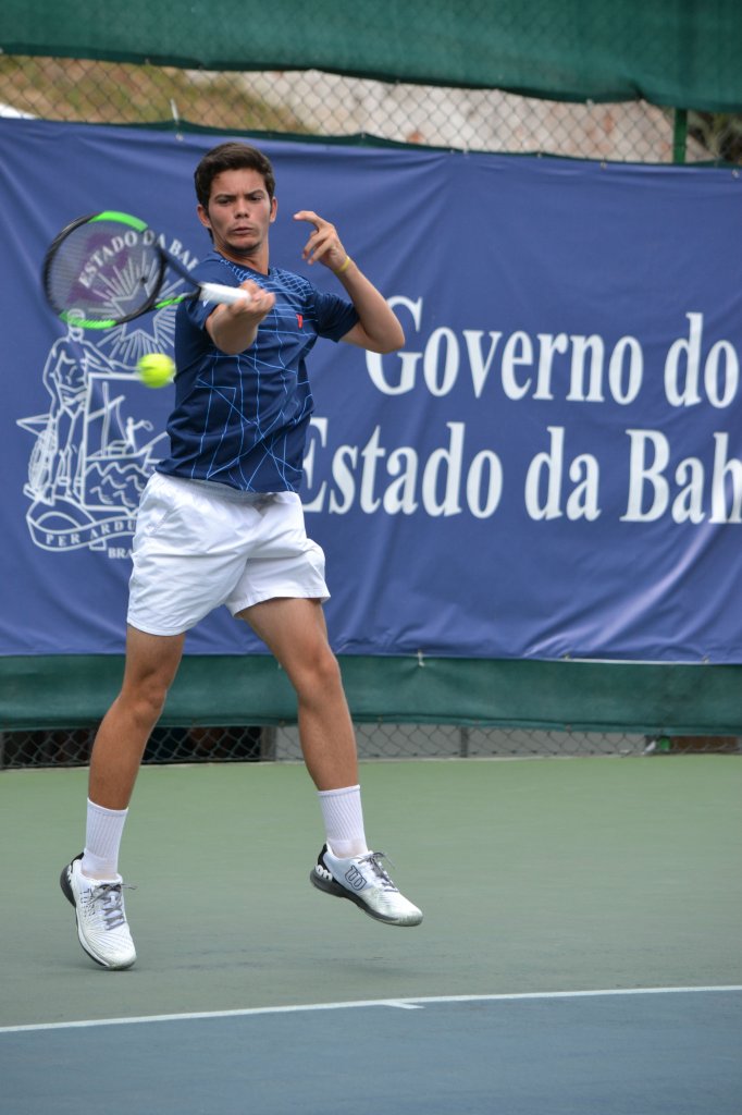 Tenista goiano é vice-campeão de tradicional torneio na Bahia
