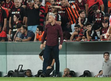 Tiago Nunes se emociona com título da Copa Sul-Americana do Atlético-PR