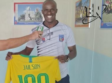 Com mais de 100 jogos da Série A apitados, Jaílson Macêdo é homenageado