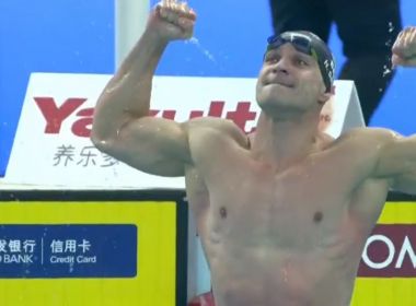 Nicholas Santos conquista bicampeonato mundial de natação nos 50m borboleta