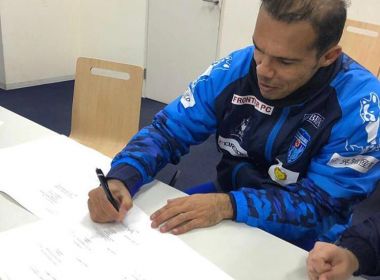 Leandro Domingues renova contrato com Yokohama FC