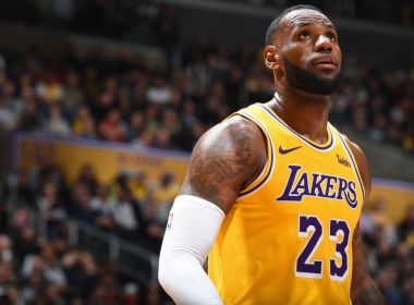 LeBron desbanca Michael Jordan e é o 4º maior cestinha da NBA