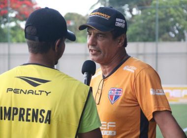 Técnico do Bahia de Feira vê pressão com naturalidade e diz que Flu de Feira é favorito