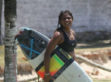 Campeã Brasileira, surfista morre após ser atingida por raio em praia de Fortaleza