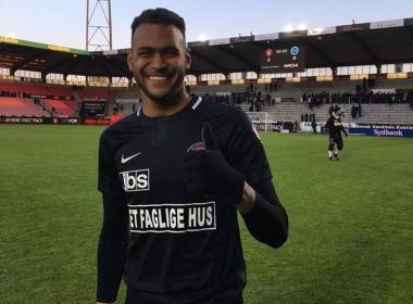 Junior Brumado celebra estreia no futebol dinamarquês