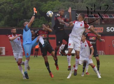 Rafael Santos lamenta erro da defesa na derrota do Vila Nova para o Vitória