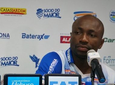 Armero se despede da torcida do CSA após dispensa por indisciplina