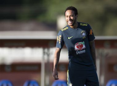 Exame descarta lesão, mas Neymar seguirá em tratamento