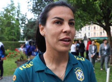 Thaisa fica surpresa com recepção da seleção feminina em Grenoble para Copa do Mundo