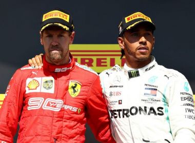 Ao ver Ferrari parada nos boxes, Hamilton ofereceu carona a Vettel, que ignorou