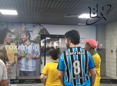 Seleção Brasileira sai pelos fundos do aeroporto no desembarque em Salvador