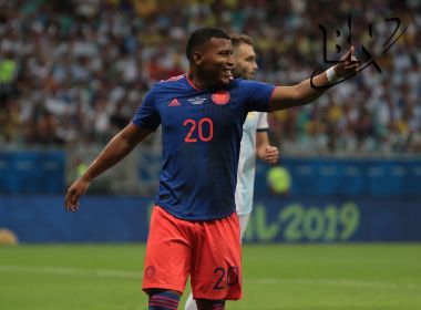 Roger Martínez comemora gol e triunfo da Colômbia sobre a Argentina