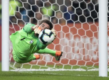 'É um gostinho especial aqui na minha cidade', diz Alisson após vitória do Brasil