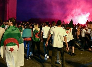 Comemoração da classificação da Argélia na CAN acaba em confusão e 30 detidos em Paris