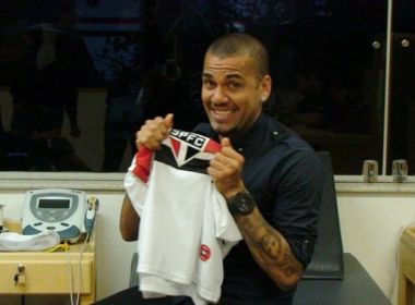Dani Alves tem acordo verbal com o São Paulo, revela site